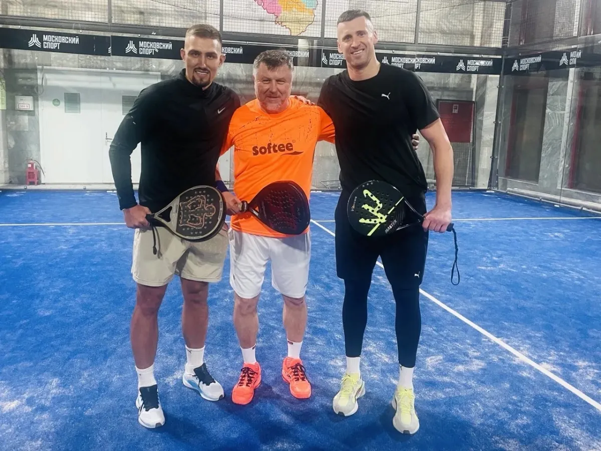 Игроки на корте